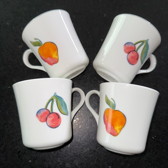 UEC Vintage Set of 4 Corning Fruit Basket Coffee Cups Mugs Cherries & Apple - Picture 1 of 11